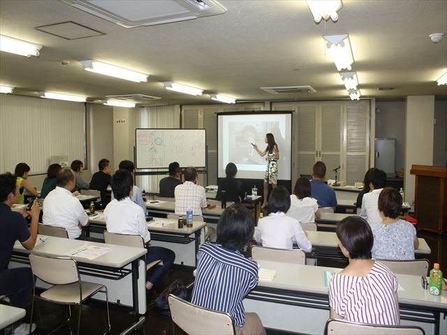消費税転嫁対策セミナー「SNSで役立つ写真の上手な写し方」